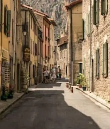 Casa de Férias Maison&jardin Charmant&typique Au Coeur Du Conflent *