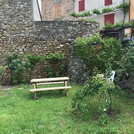 Casa de Férias Maison&jardin Charmant&typique Au Coeur Du Conflent