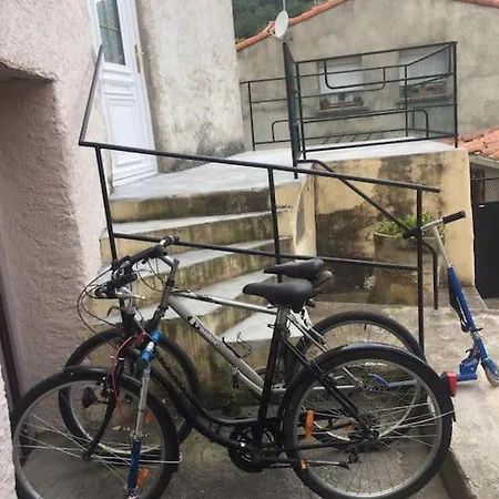 Casa de Férias Maison&jardin Charmant&typique Au Coeur Du Conflent Sahorre